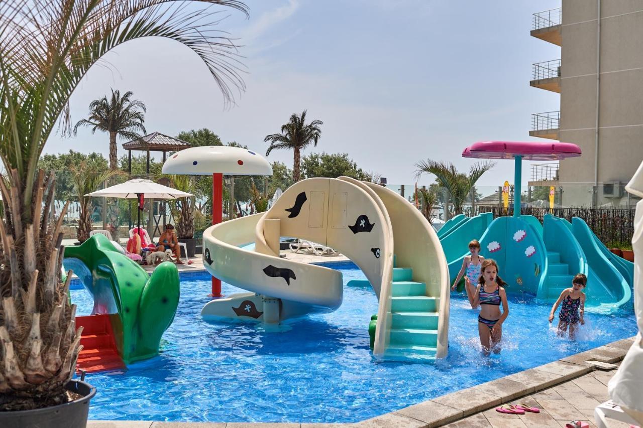 Sunfest Aparthotel Pool & Spa Mamaia Nord Navodari Dış mekan fotoğraf